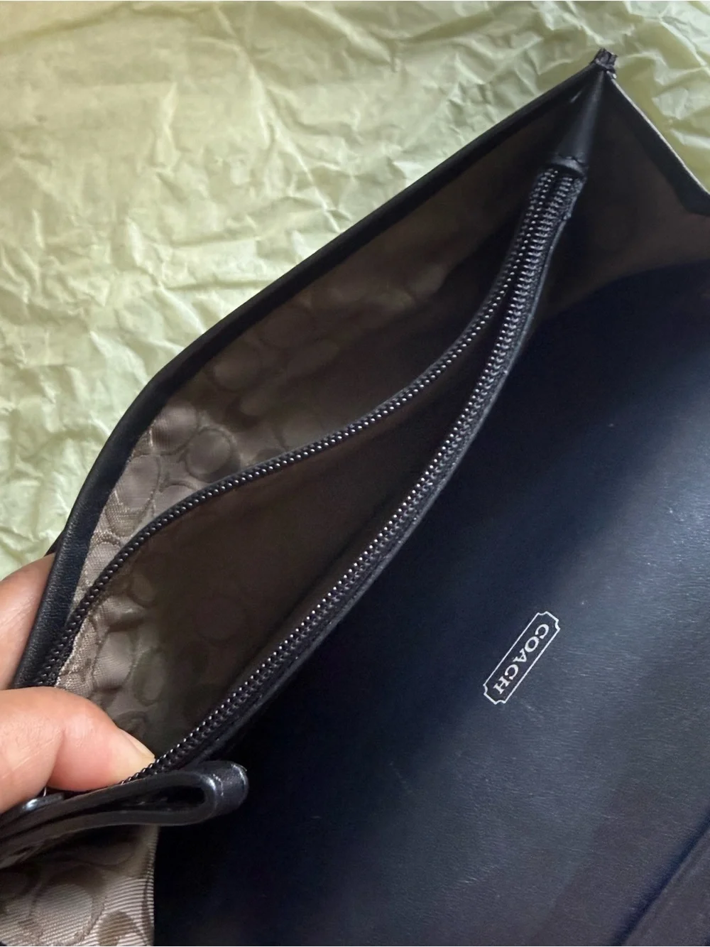 Coach vintage  Black Leather Snap-Button Continental Wallet